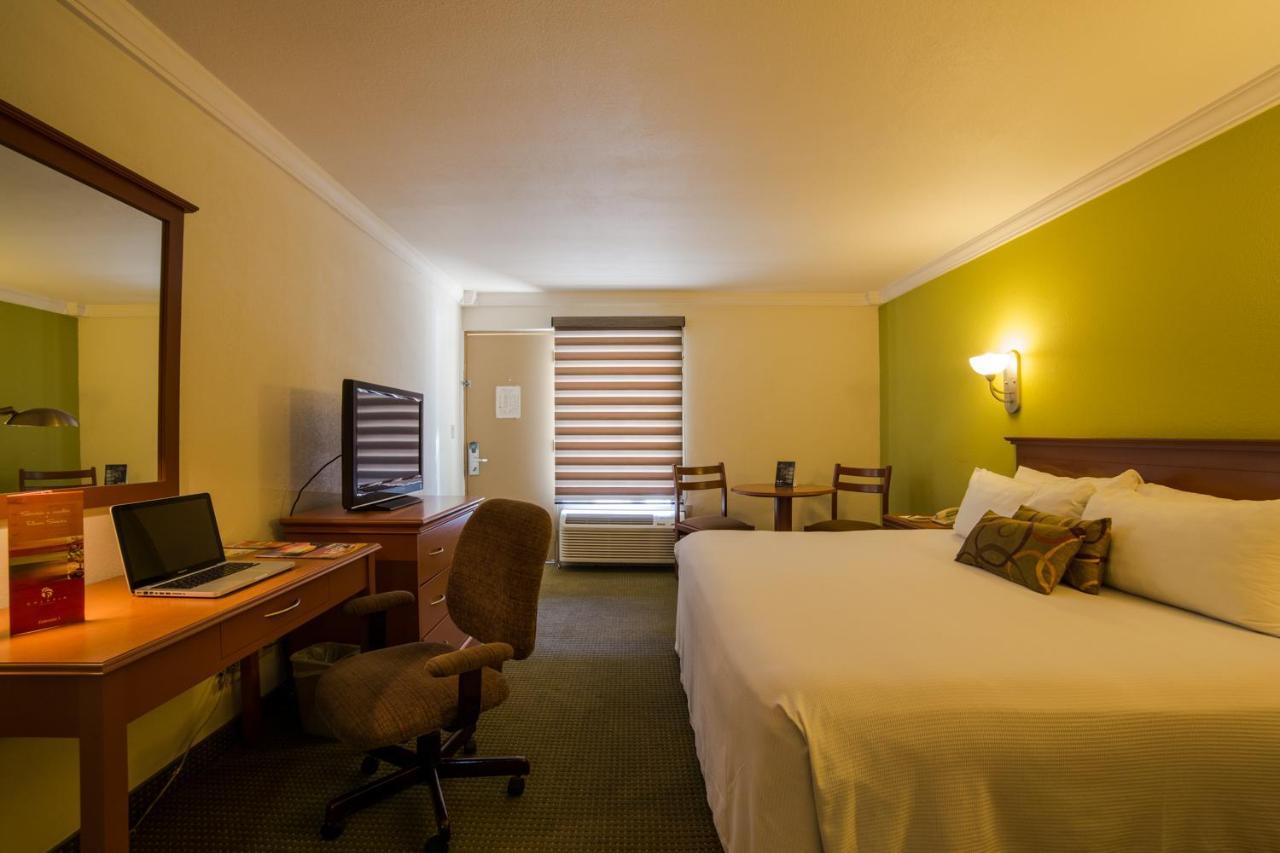 Hotel Calafia เม็กซิกาลิ ภายนอก รูปภาพ